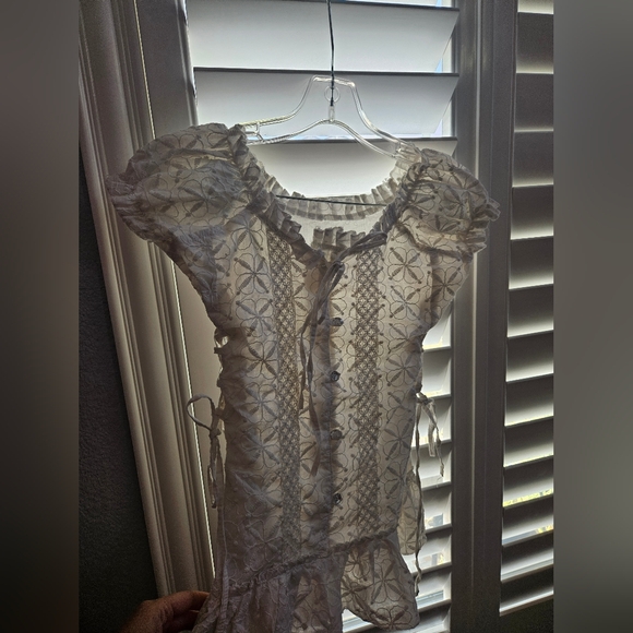 Elegant Cream Lace Women's Top Size Small - Picture 3 of 8